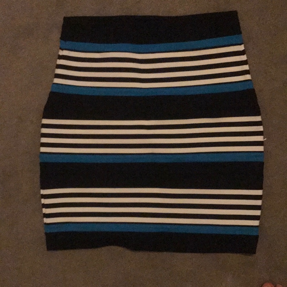 Stripped fitted skirt